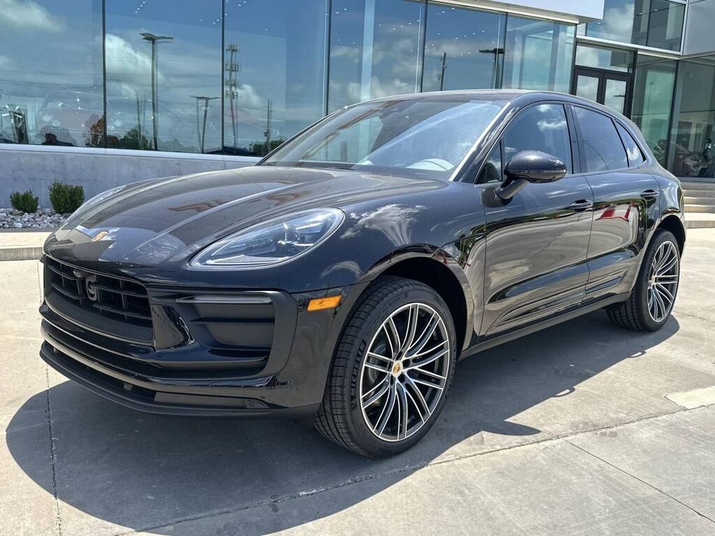2025 PORSCHE Macan