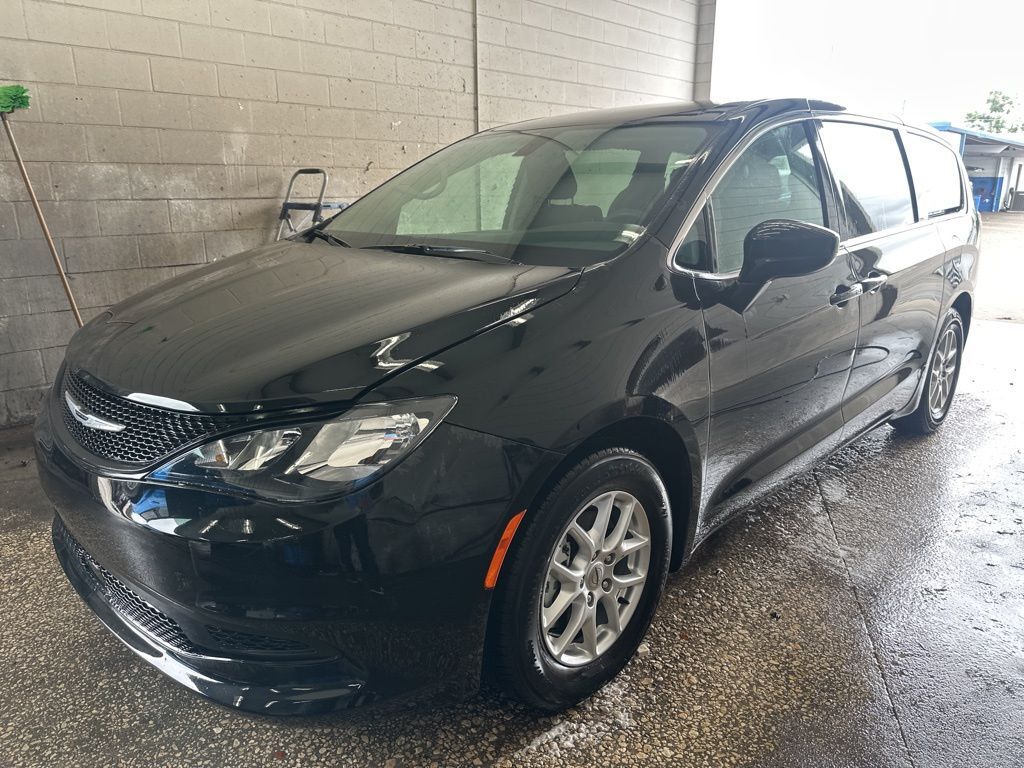 2022 CHRYSLER Voyager