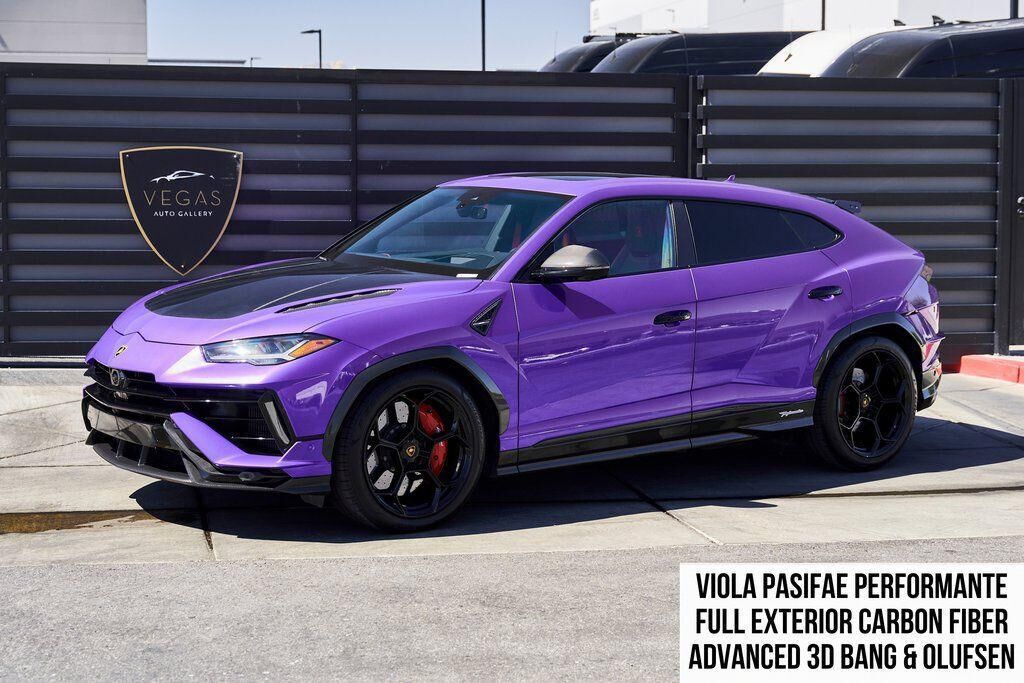 2024 LAMBORGHINI URUS