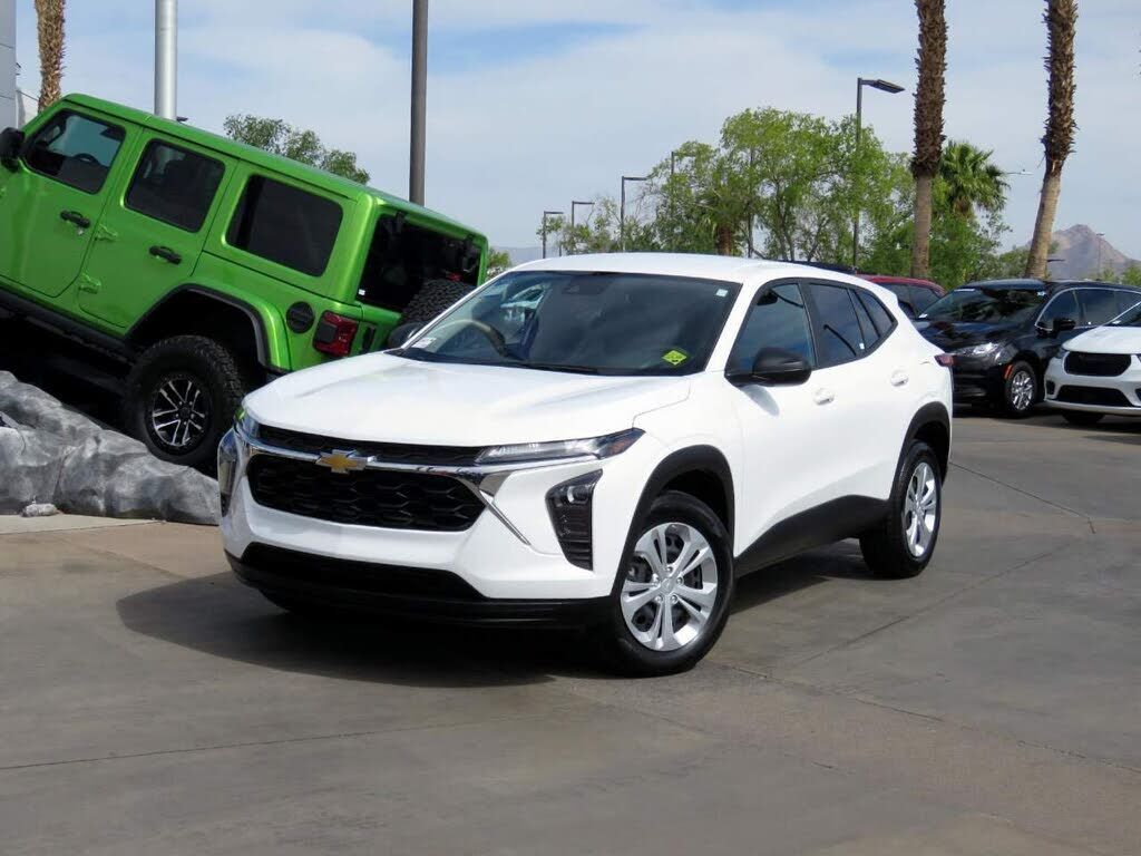 2025 CHEVROLET Trax