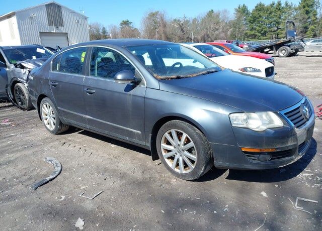 2010 VOLKSWAGEN Passat