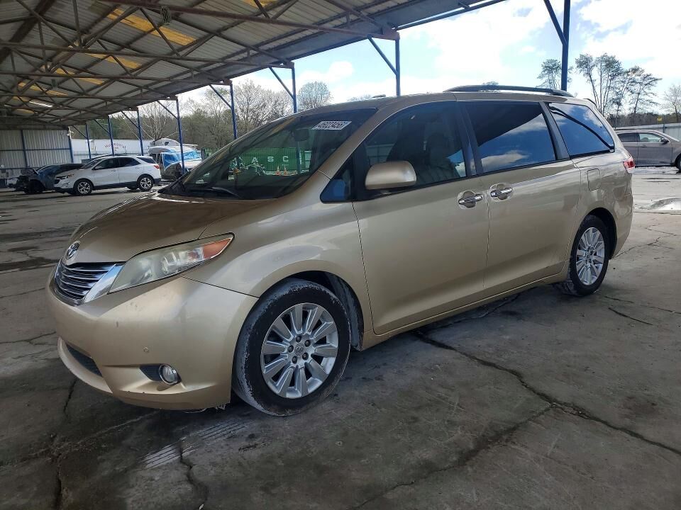 2011 TOYOTA Sienna