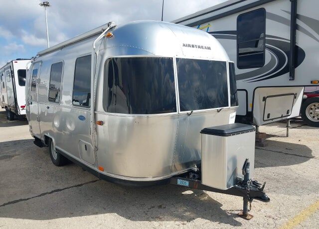 1987 AIRSTREAM INC. Airstream Travel Trailer