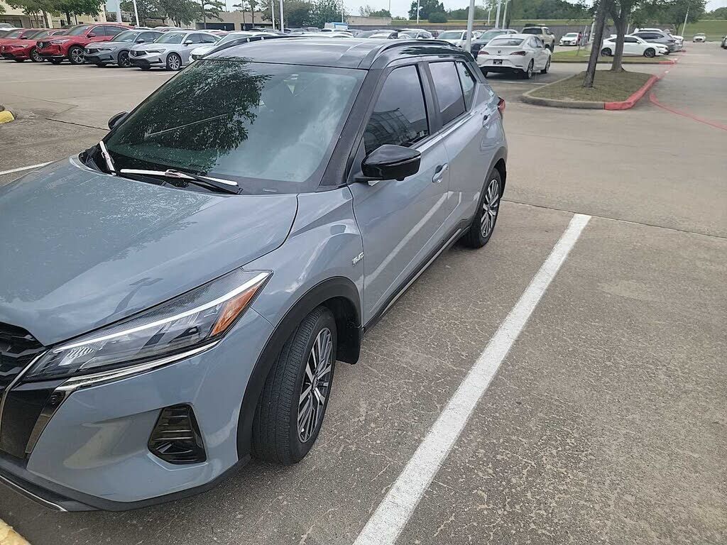 2023 NISSAN Kicks