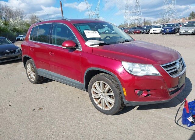 2011 VOLKSWAGEN Tiguan