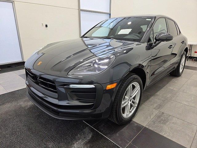 2026 PORSCHE Macan