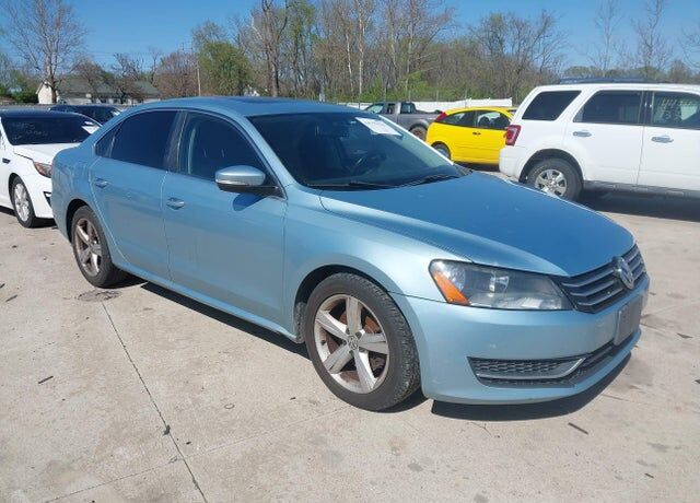 2013 VOLKSWAGEN Passat