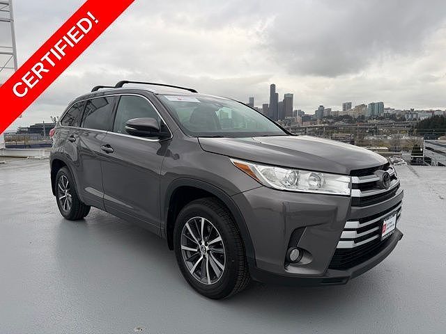 2017 TOYOTA Highlander