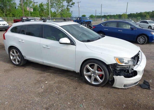 2015 VOLVO V60