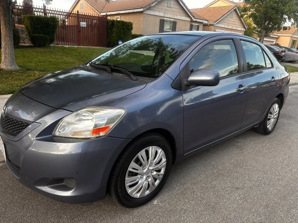 2012 TOYOTA Yaris
