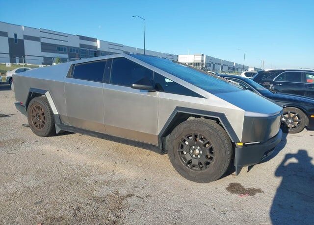 2024 TESLA Cybertruck