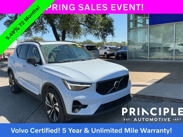 2024 VOLVO XC40