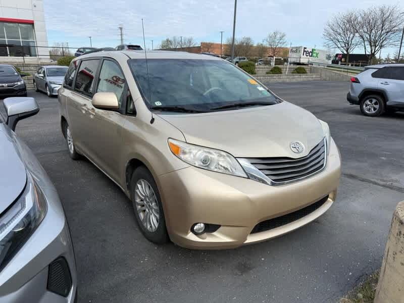 2014 TOYOTA Sienna