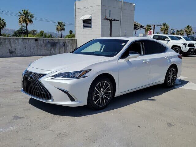 2025 LEXUS ES