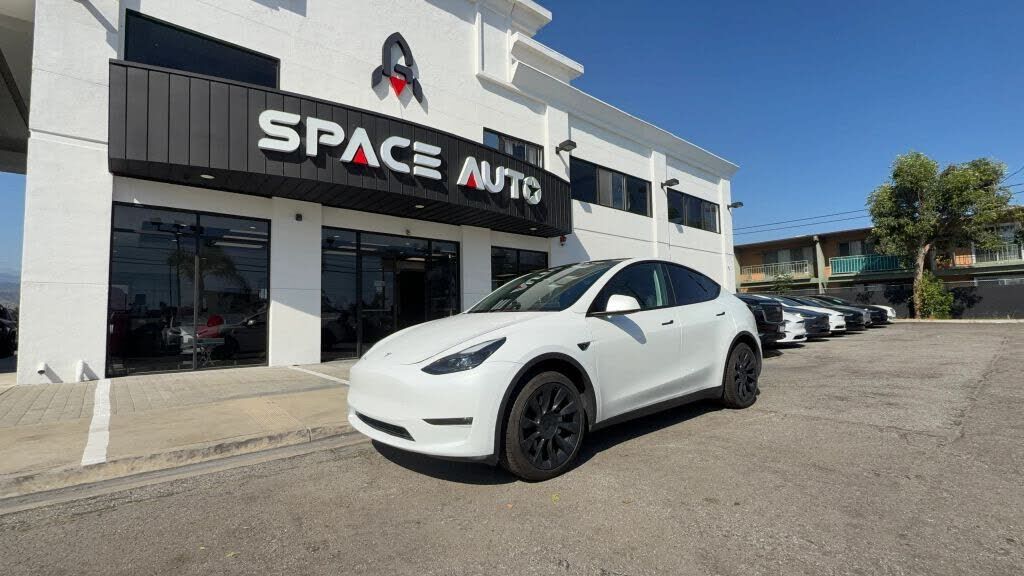2023 TESLA Model Y
