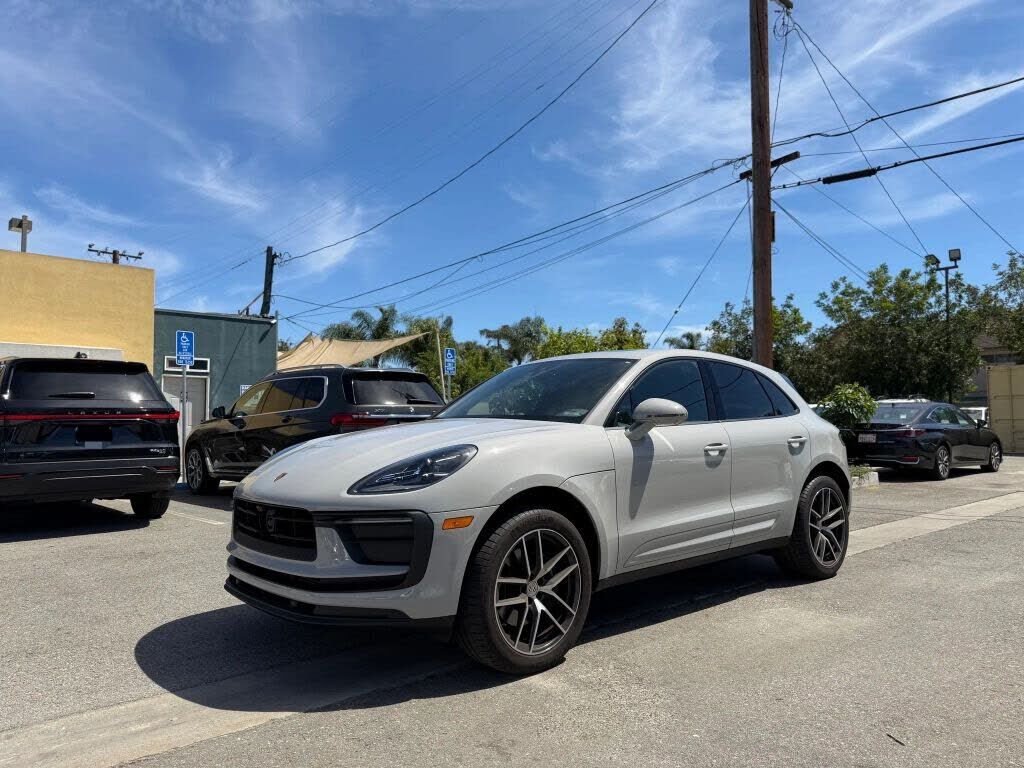 2024 PORSCHE Macan