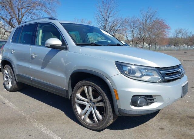 2012 VOLKSWAGEN Tiguan