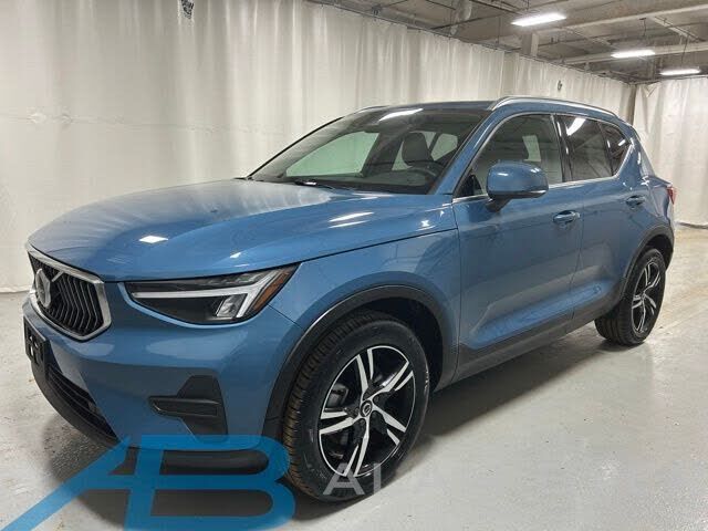 2025 VOLVO XC40