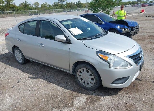 2015 NISSAN Versa