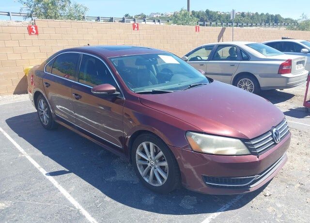 2012 VOLKSWAGEN Passat
