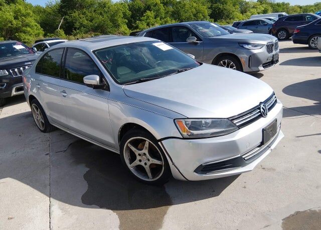 2011 VOLKSWAGEN Jetta