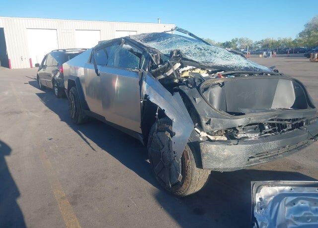 2024 TESLA Cybertruck