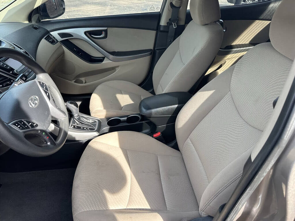 2016 HYUNDAI Elantra