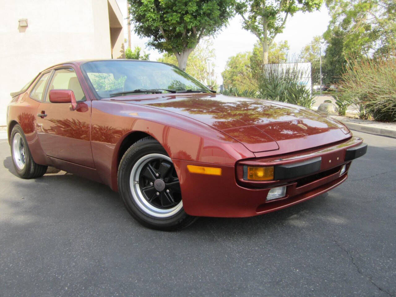 1985 PORSCHE 944