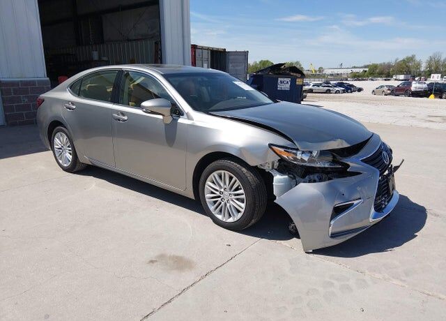 2016 LEXUS ES