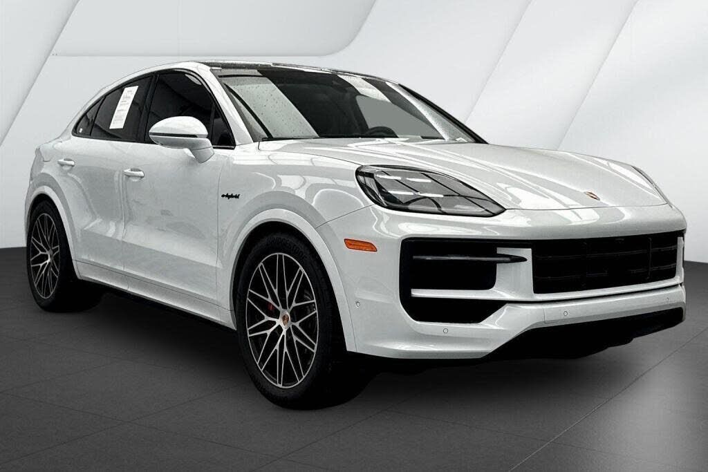 2025 PORSCHE Cayenne
