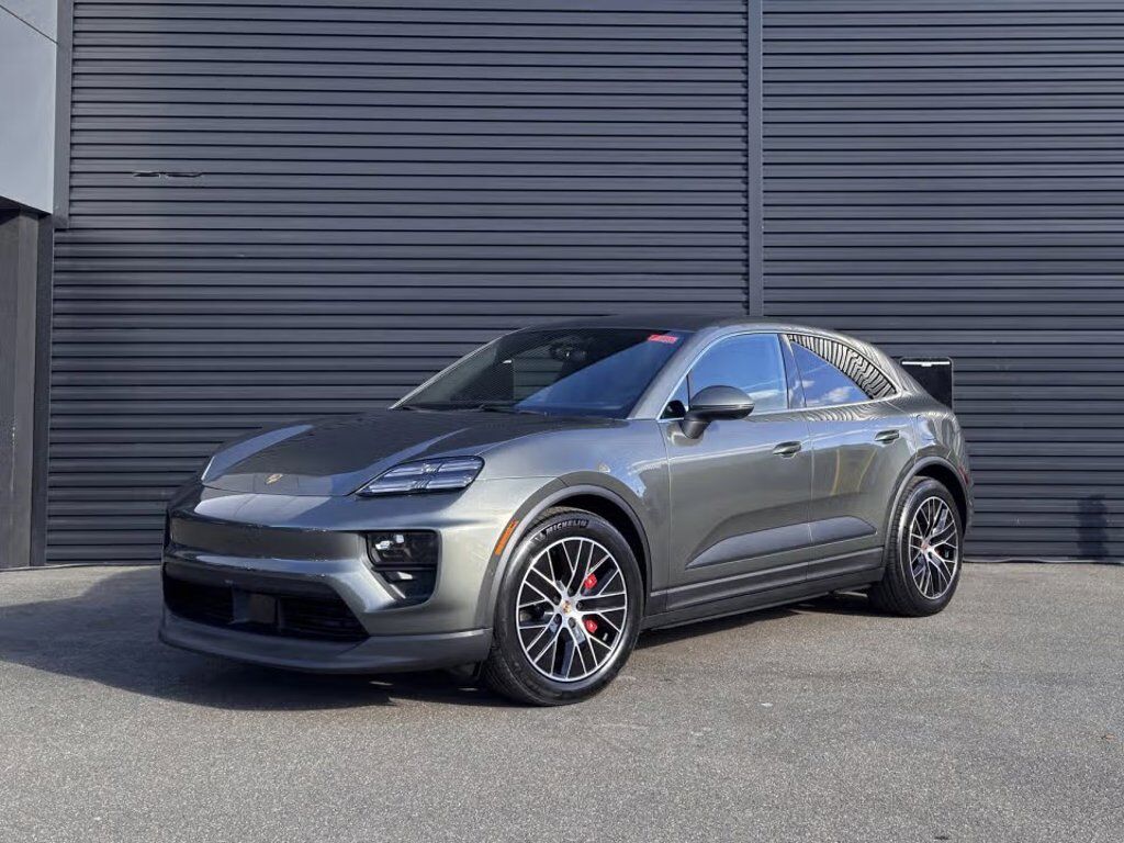 2025 PORSCHE Macan