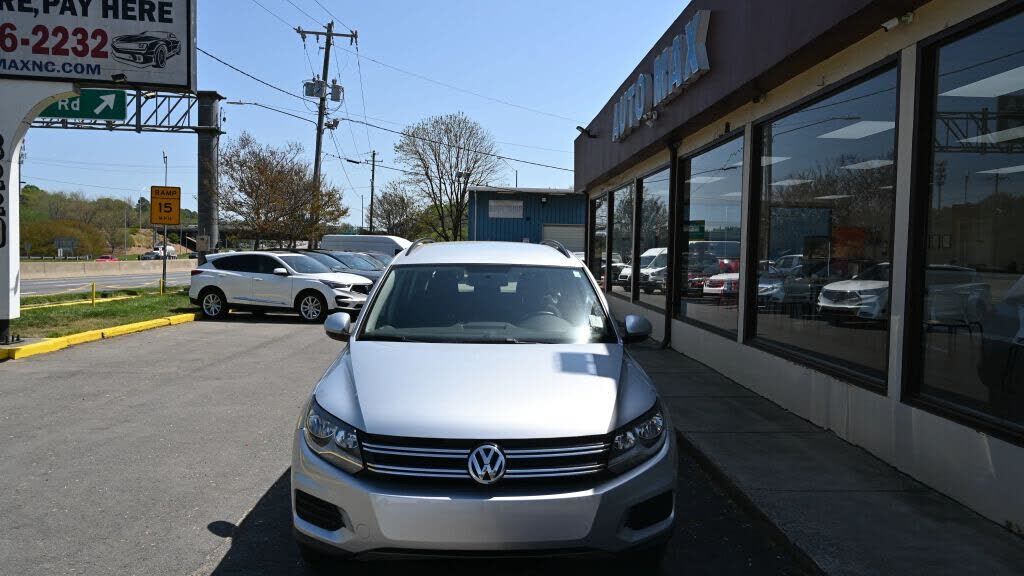 2015 VOLKSWAGEN Tiguan