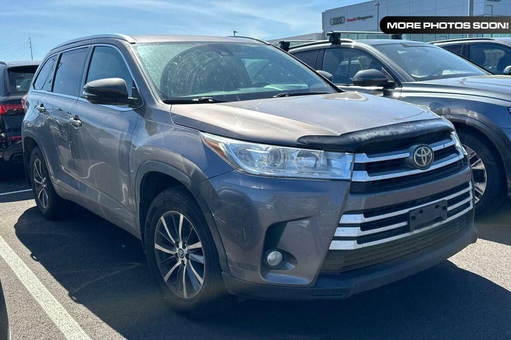 2017 TOYOTA Highlander