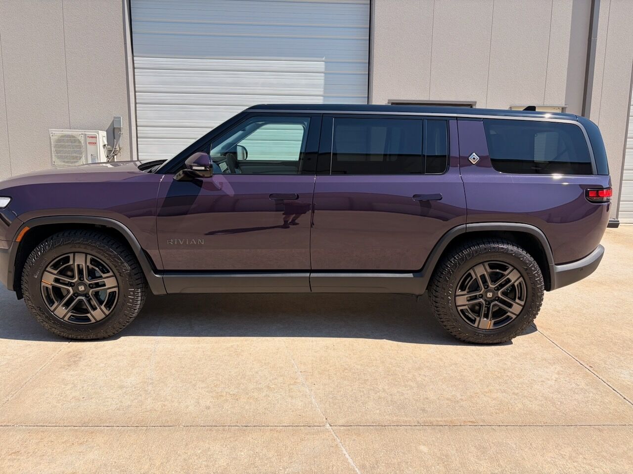 2026 RIVIAN R1S
