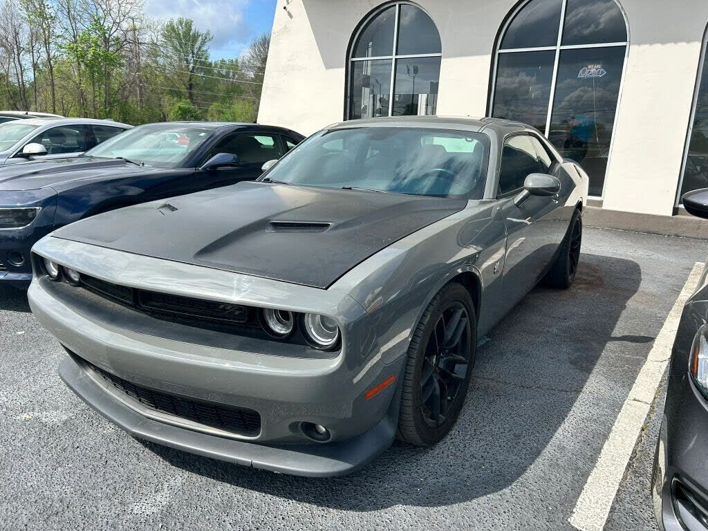 2017 DODGE Challenger