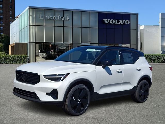 2026 VOLVO XC40