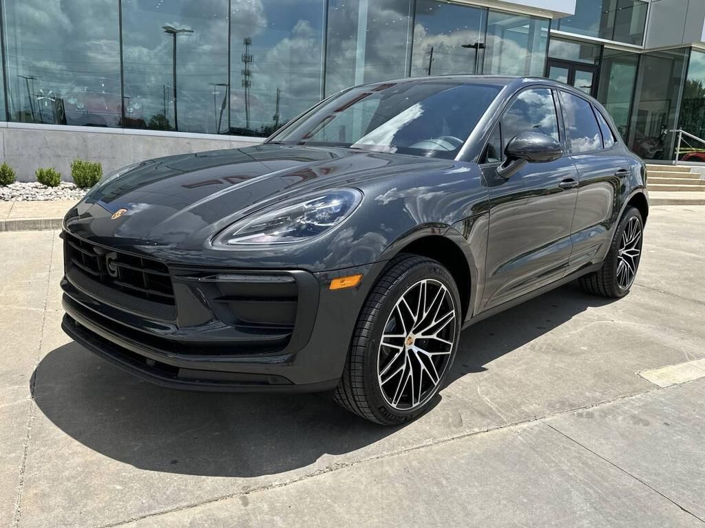 2025 PORSCHE Macan