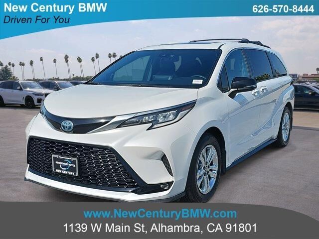 2023 TOYOTA Sienna