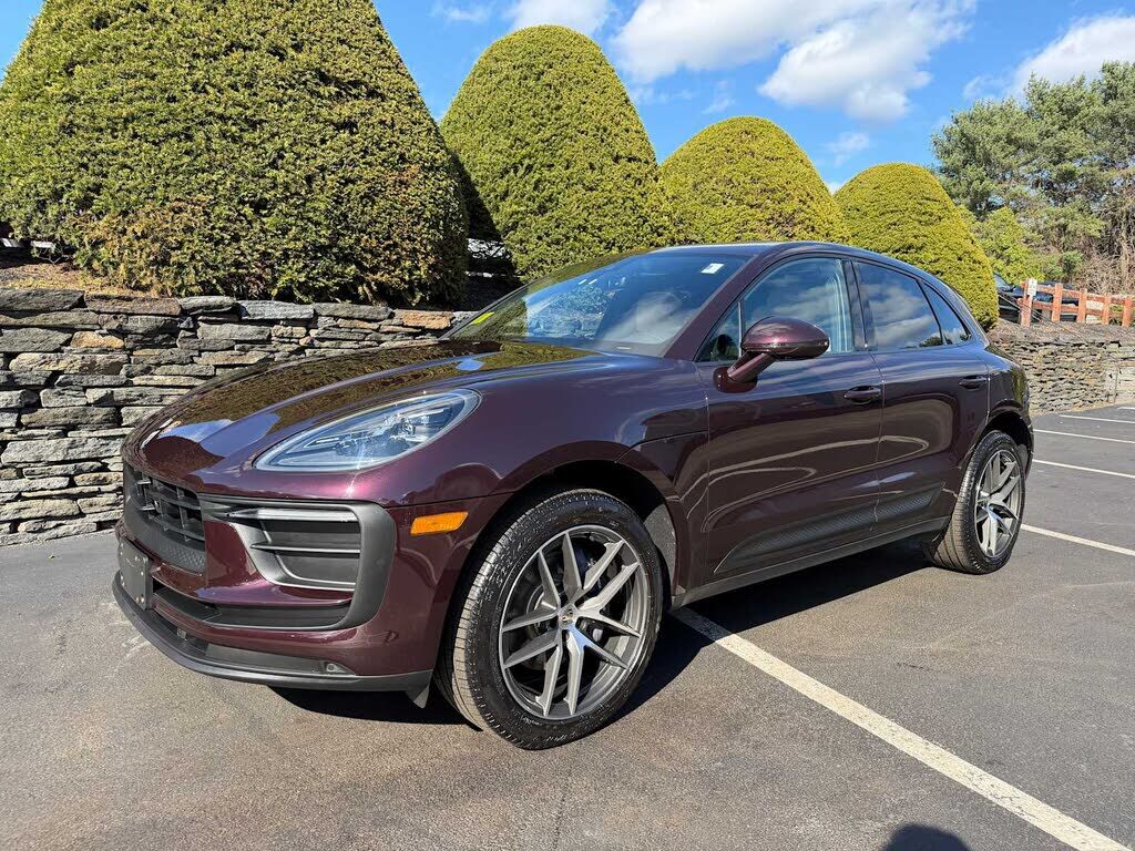 2026 PORSCHE Macan