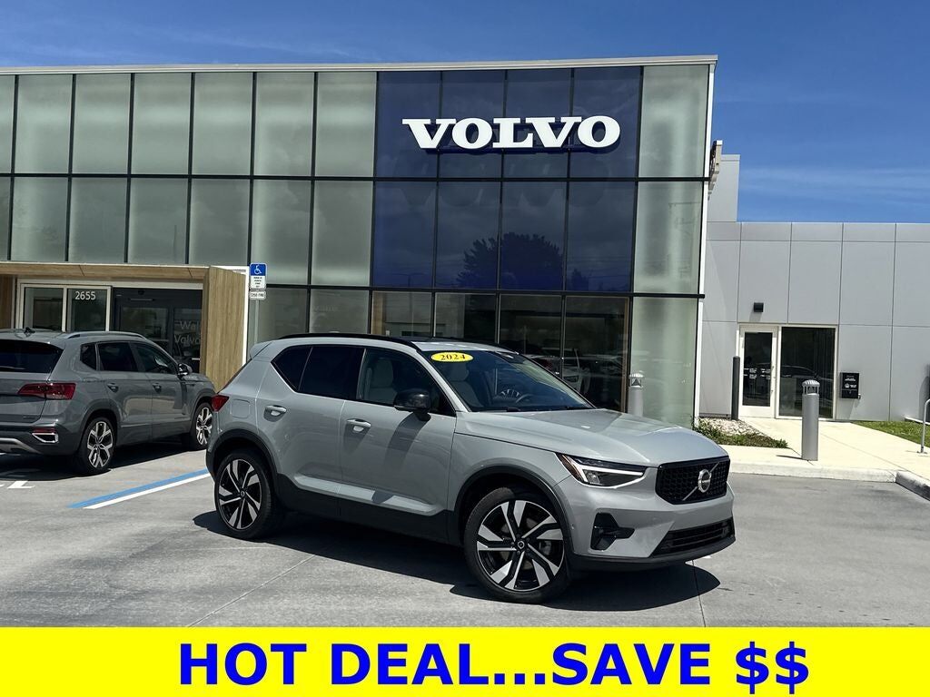 2024 VOLVO XC40