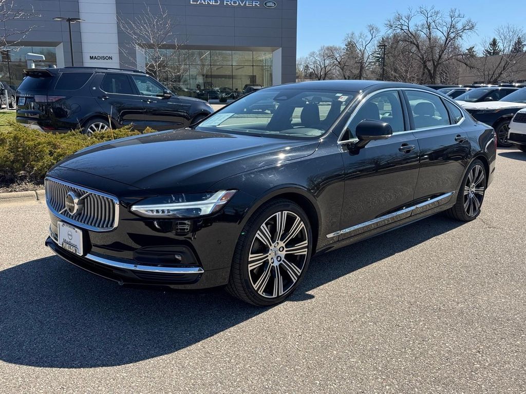 2023 VOLVO S90