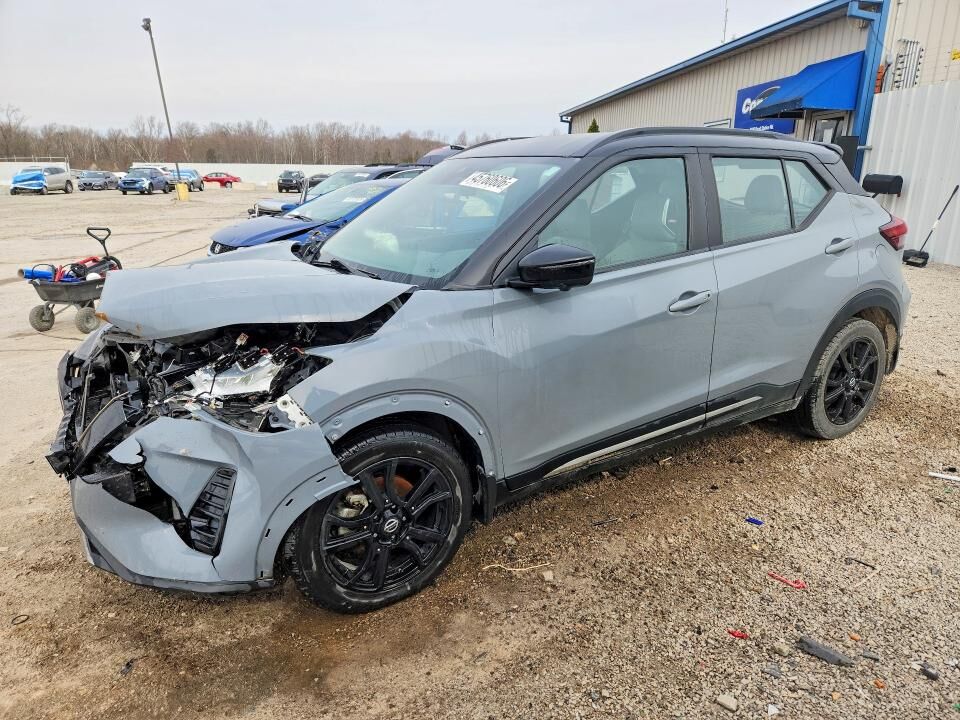 2021 NISSAN Kicks