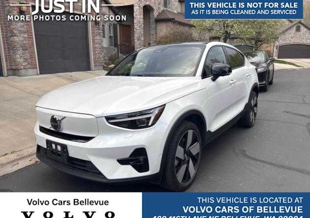2023 VOLVO C40