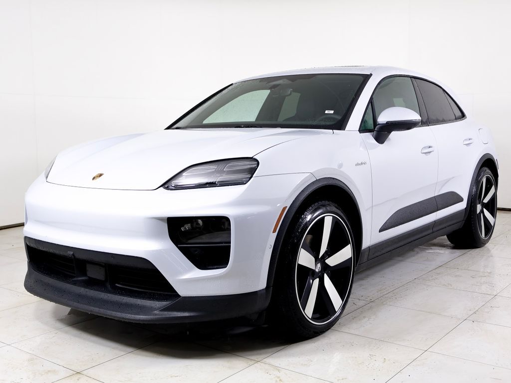 2026 PORSCHE Macan