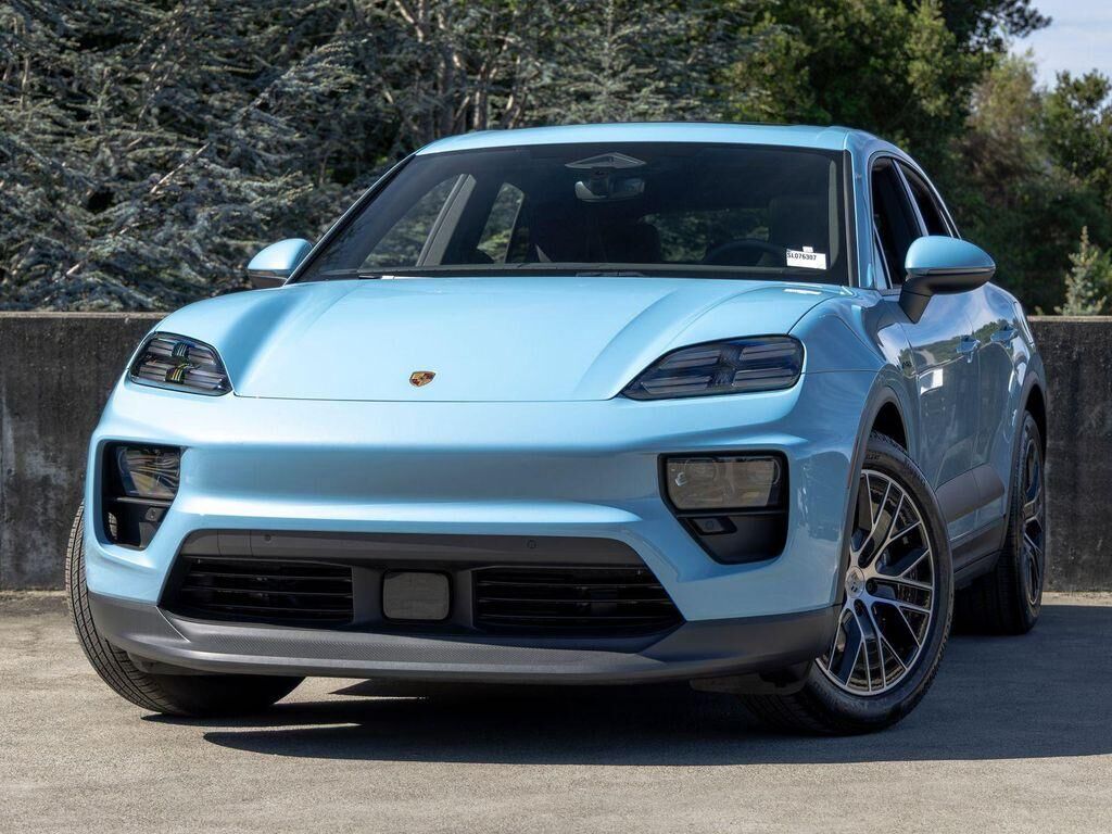2025 PORSCHE Macan
