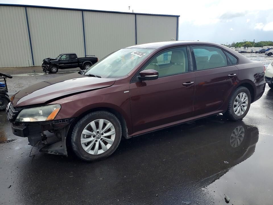 2013 VOLKSWAGEN Passat