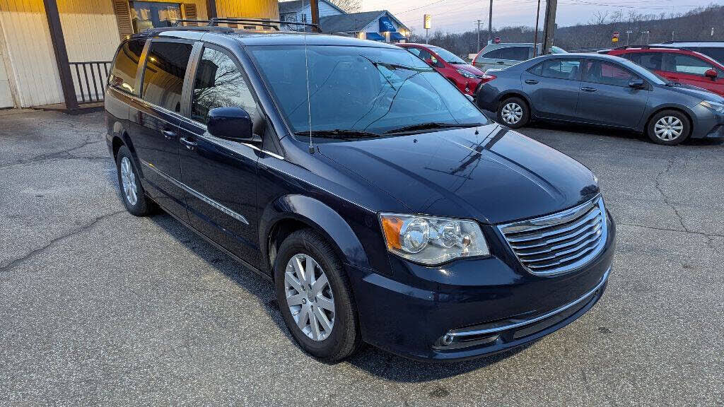2016 CHRYSLER Town and Country