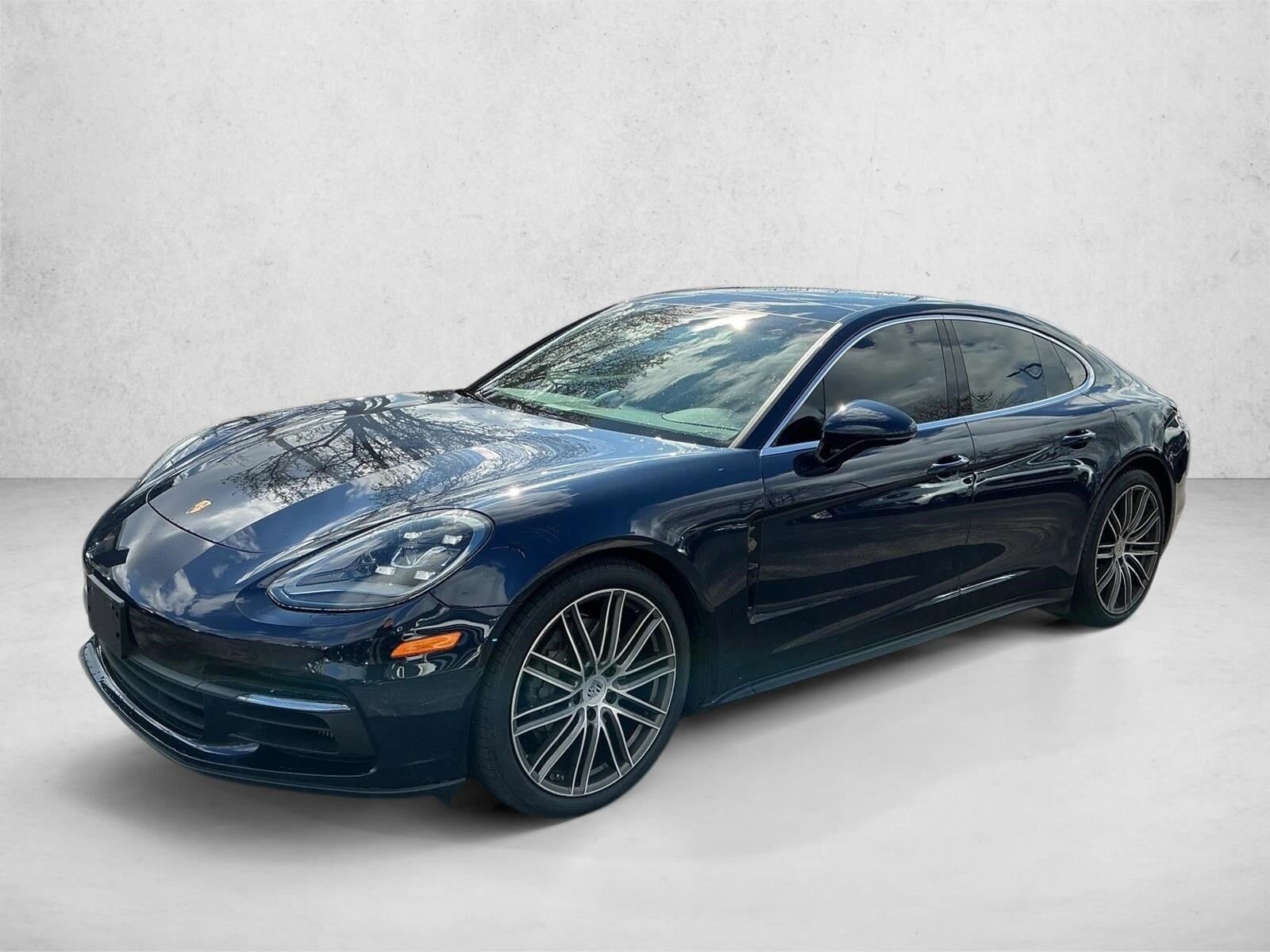 2018 PORSCHE Panamera