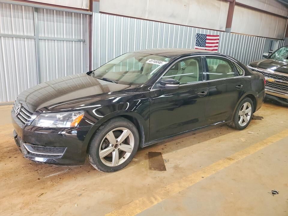 2013 VOLKSWAGEN Passat