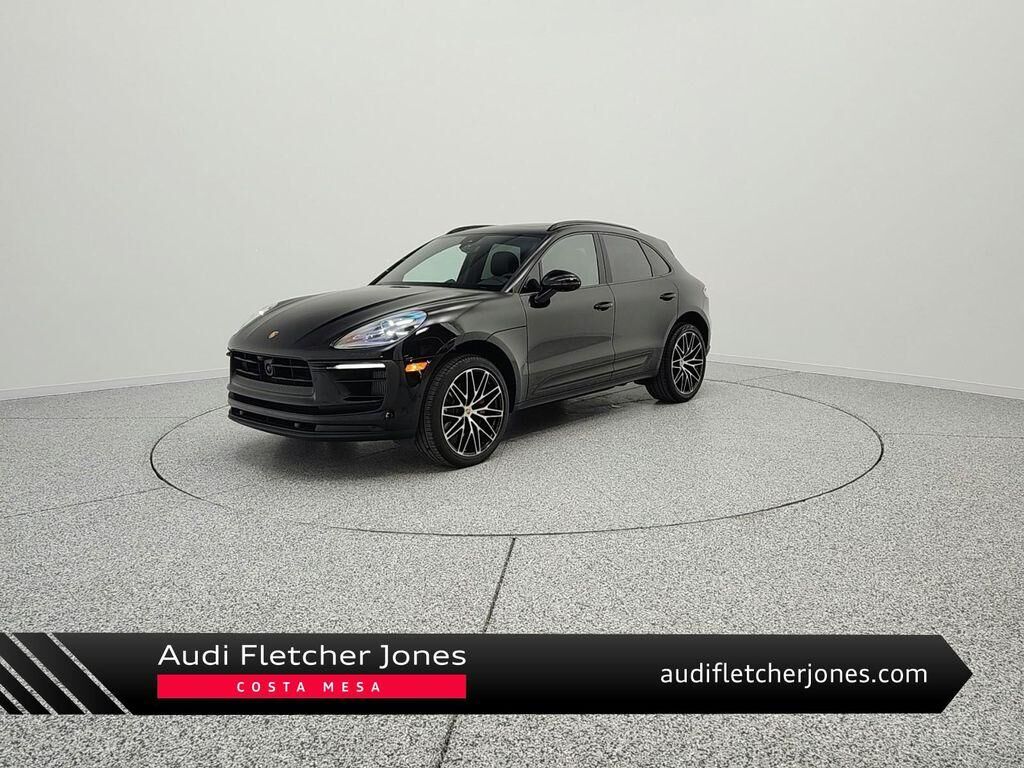 2025 PORSCHE Macan